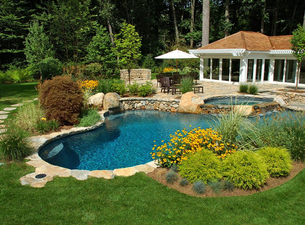 Small Backyard Pool Landscape Designs